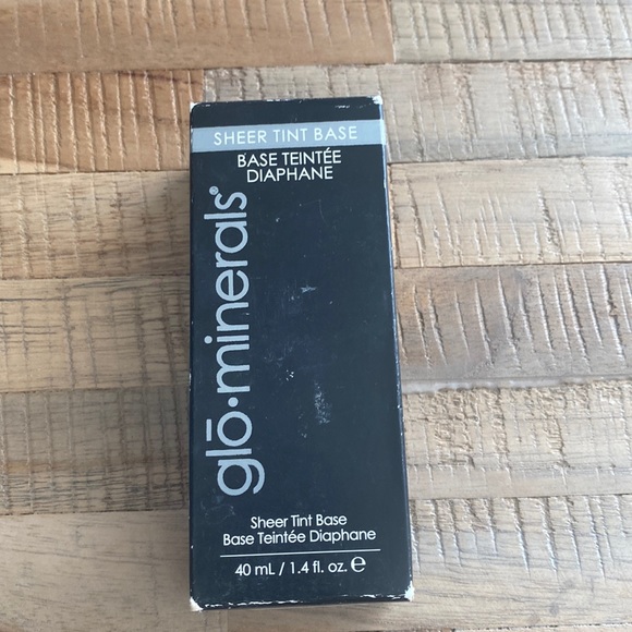 Glo.minerals Foundation - Picture 1 of 2